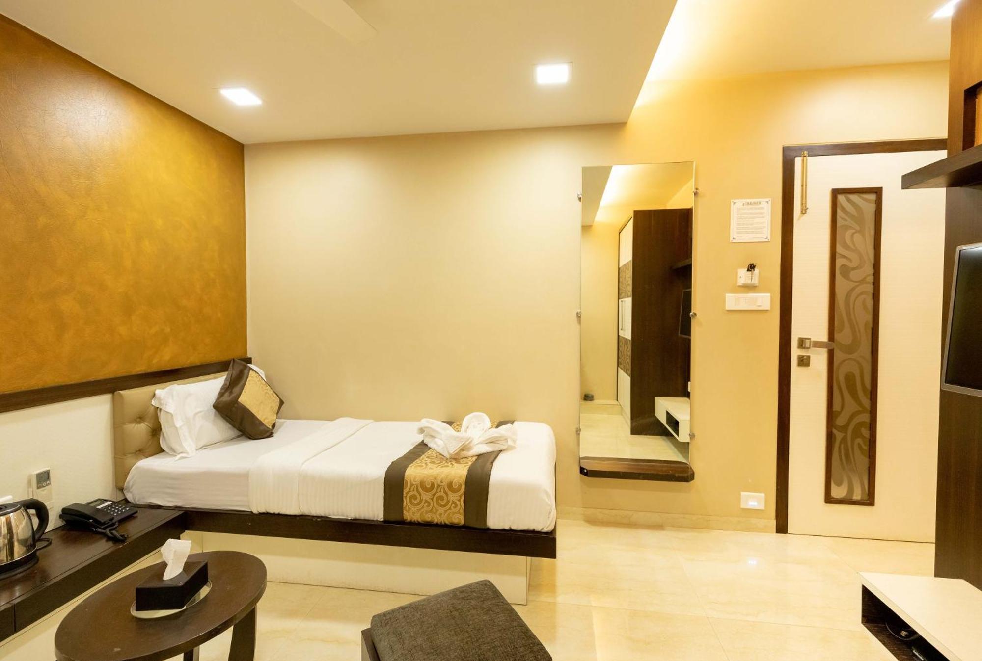 The Majlis Hotel - Colaba 뭄바이 외부 사진