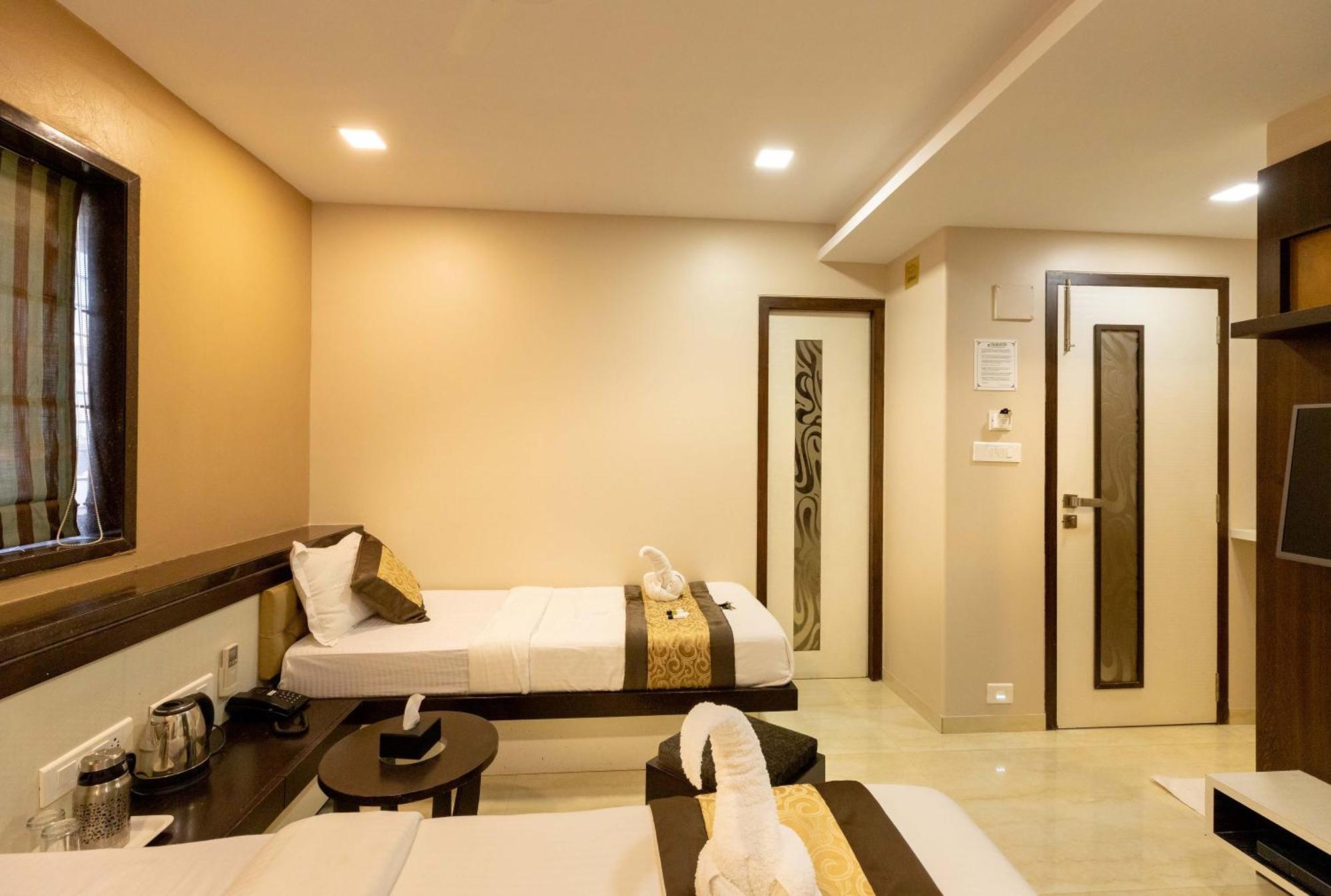 The Majlis Hotel - Colaba 뭄바이 외부 사진