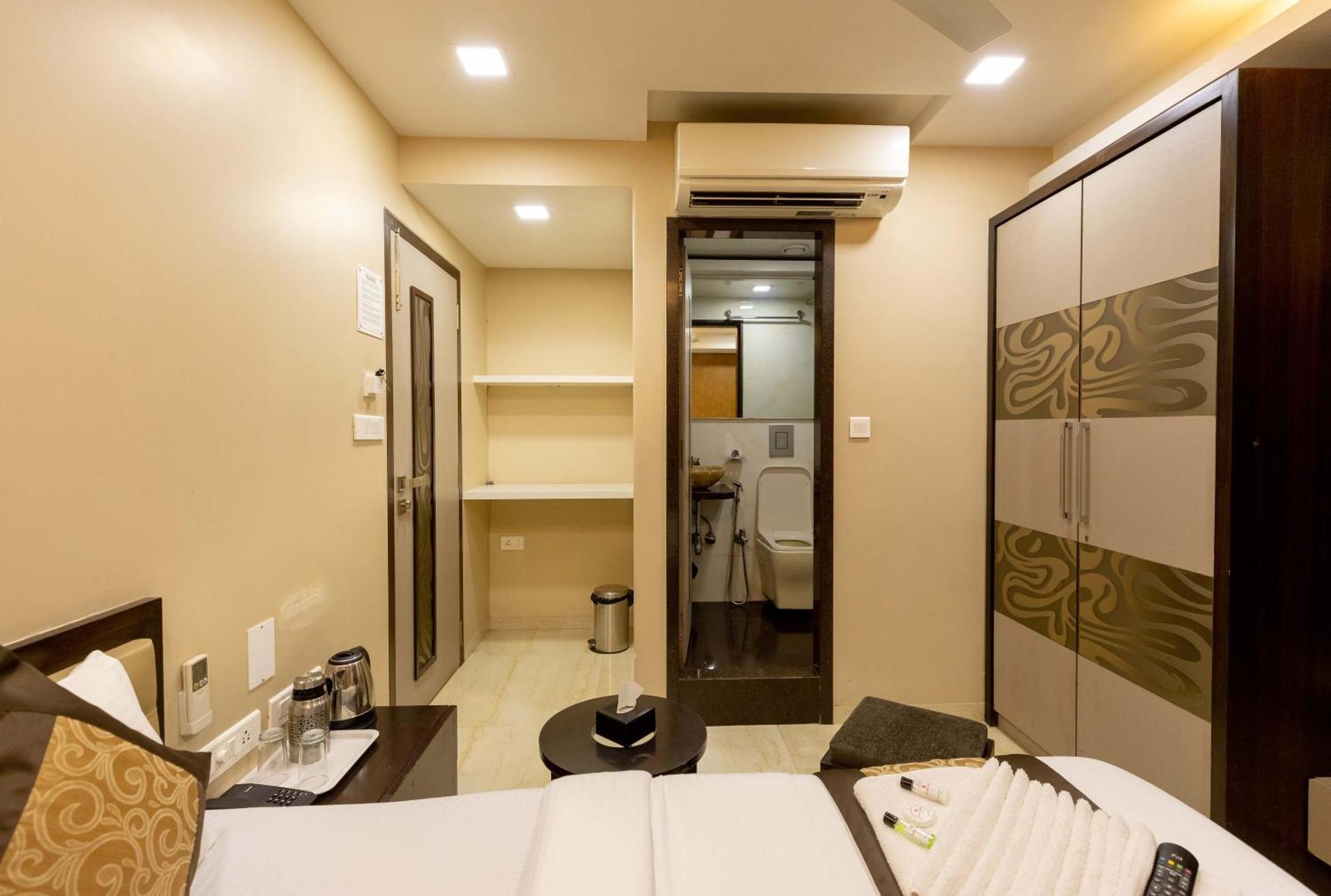 The Majlis Hotel - Colaba 뭄바이 외부 사진